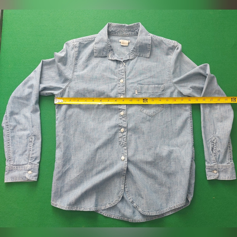 Levis Button Down Shirt